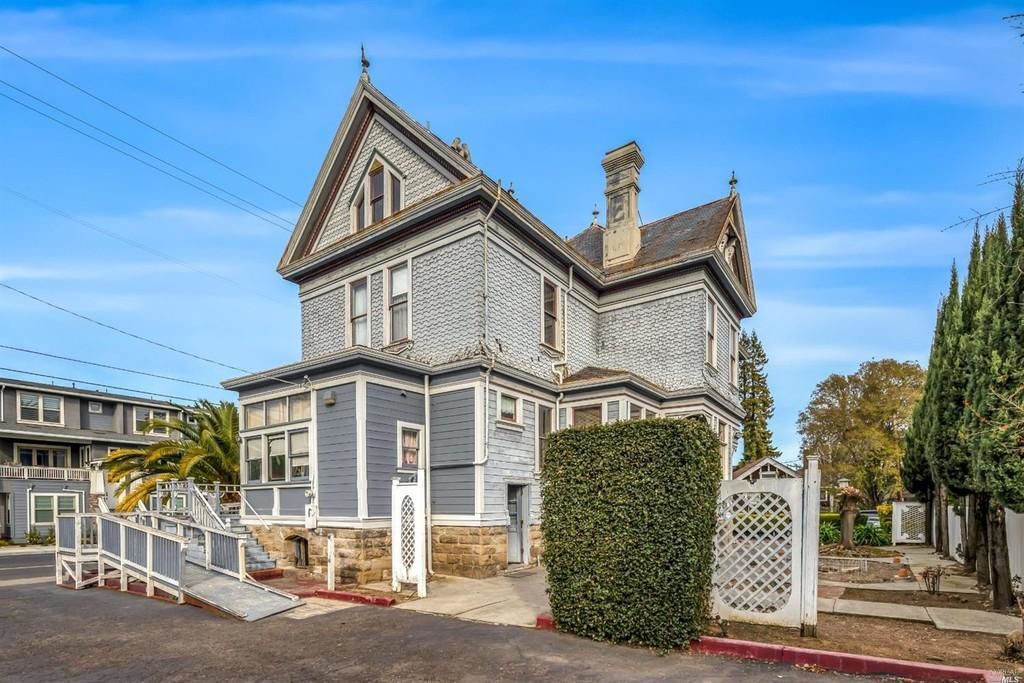 741 Seminary St.